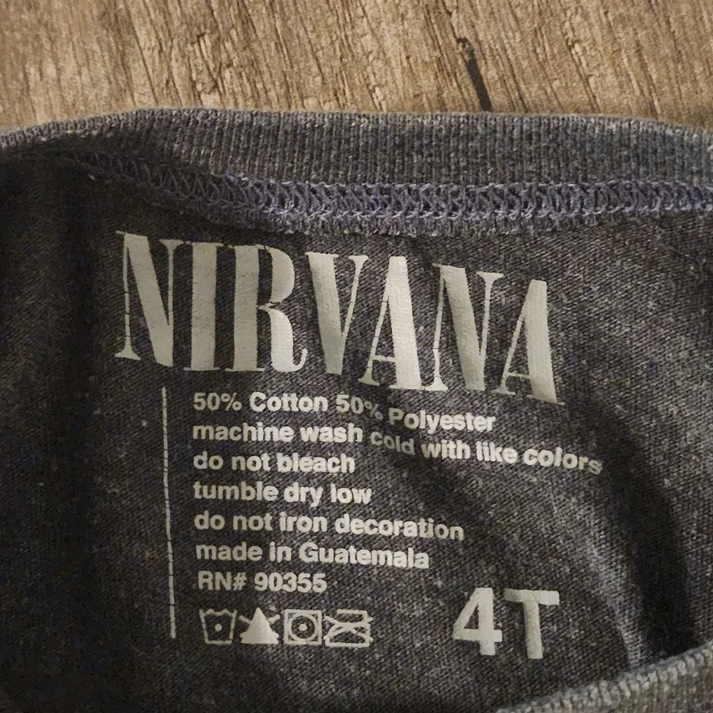 Nirvana 4-T shirt            Bin‎ 19
